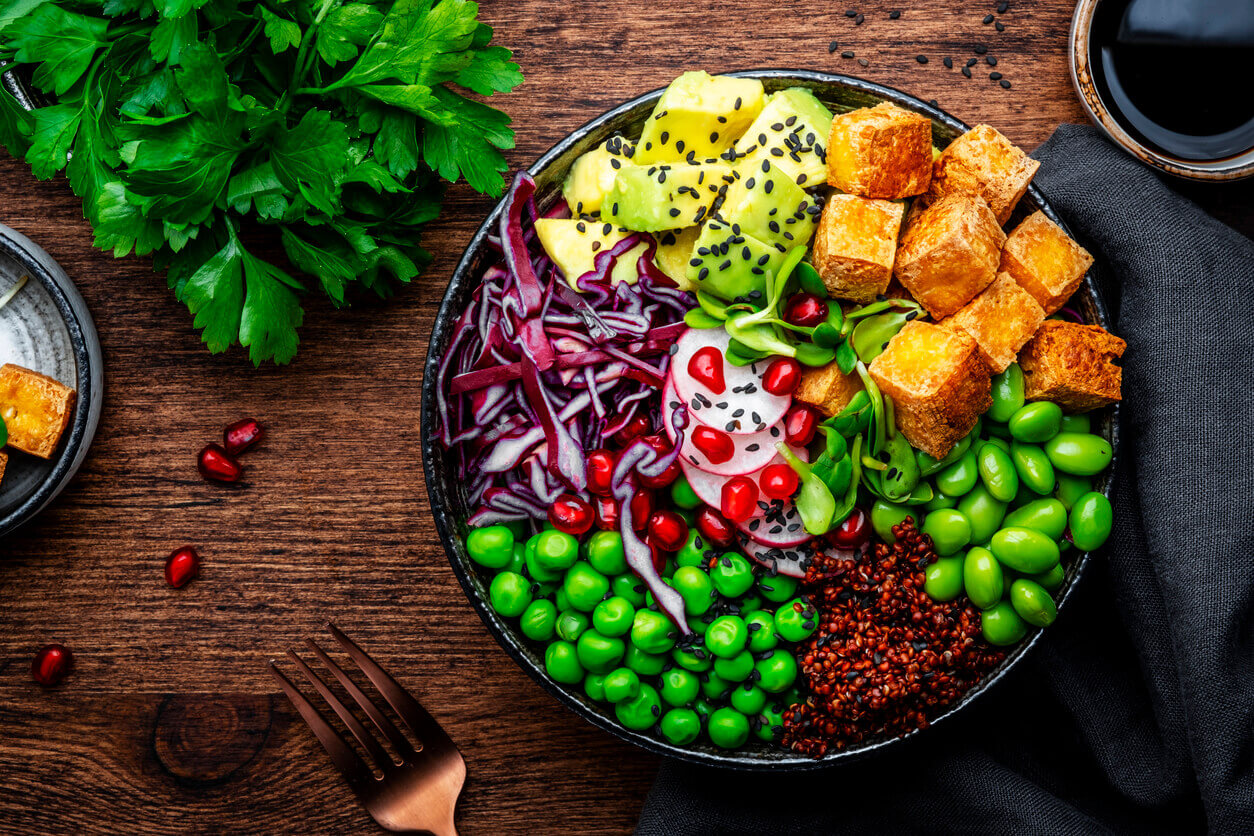 Picture of many healthy meals and a bowl of fruit for weight loss.